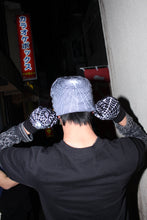 Load image into Gallery viewer, 'Web' Skully
